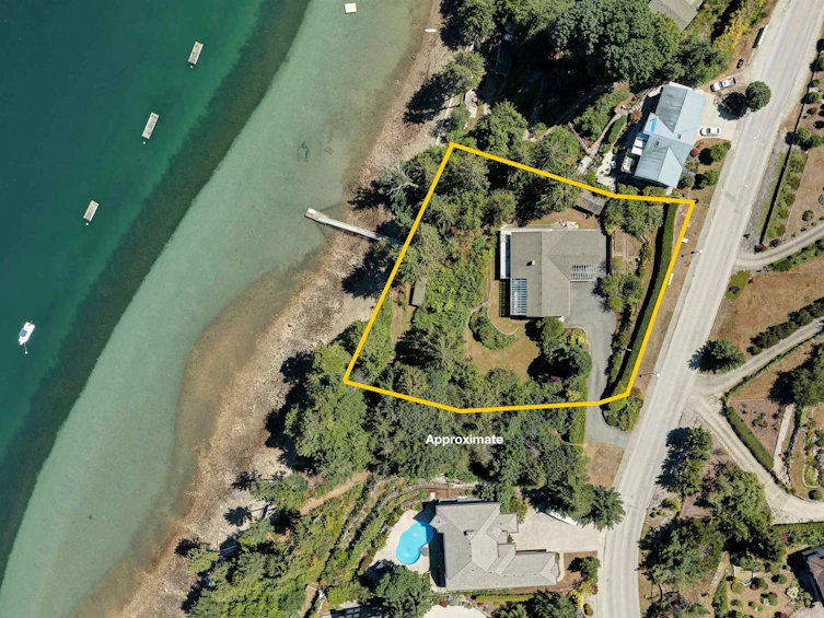 6448 N Gale Avenue, Sechelt, BC, V7Z 0L1