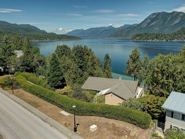6448 N Gale Avenue, Sechelt, BC, V7Z 0L1 - 8