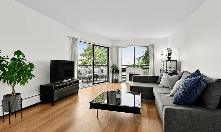 330-1844 W 7th Avenue