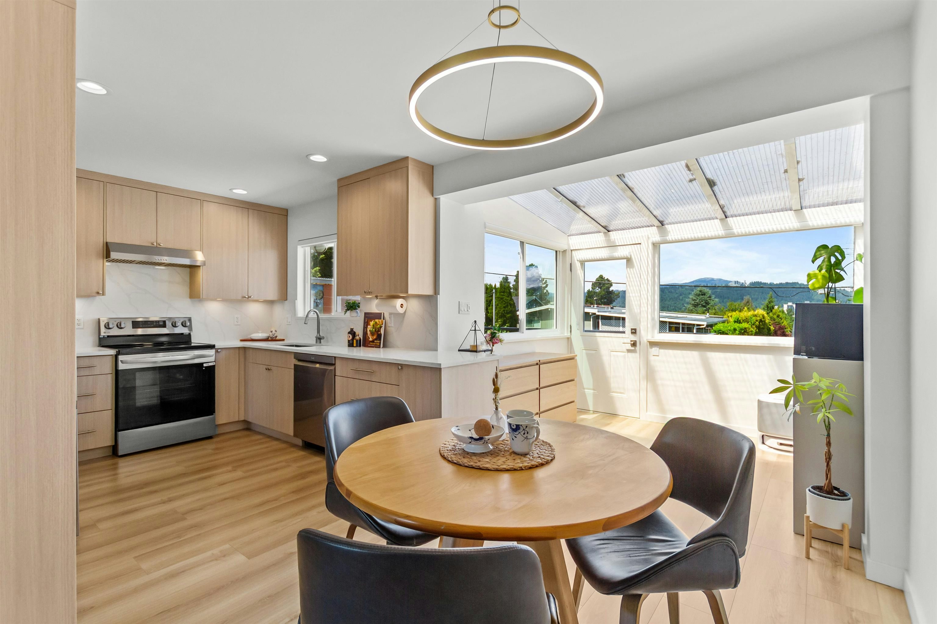 9175 Holmes Street, Burnaby, BC, V3N 4C1