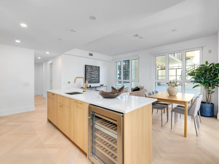 203-2096 W 47th Avenue, Vancouver, BC, V6M 0E5 - 3