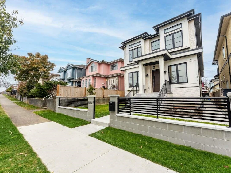 2719 E 46th Avenue, Vancouver, BC, V5S 1A6 - 2