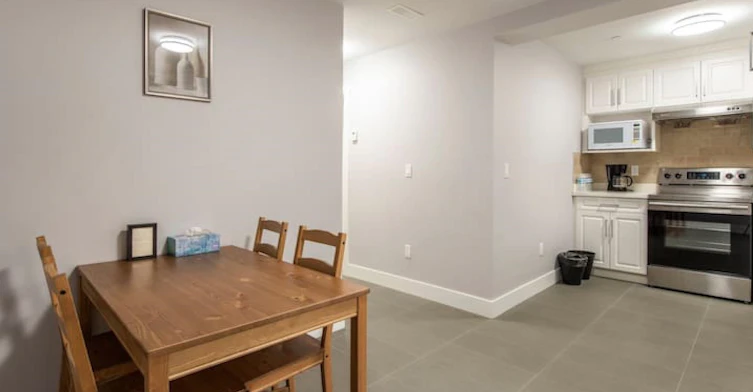 100 E 48th Avenue, Vancouver, BC, V5W 2C8 - 2