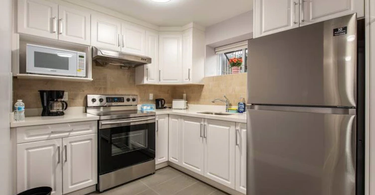 100 E 48th Avenue, Vancouver, BC, V5W 2C8