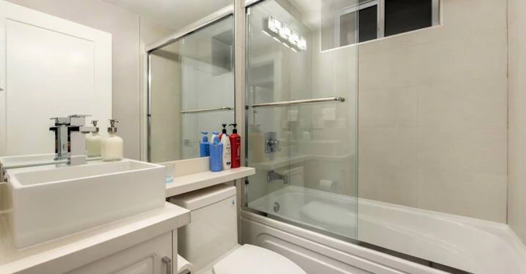 100 E 48th Avenue, Vancouver, BC, V5W 2C8 - 5
