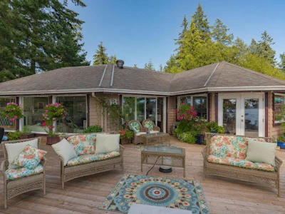 9127 Redrooffs Road - 2