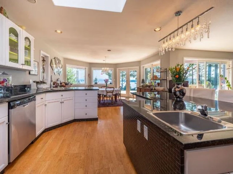 9127 Redrooffs Road, Halfmoon Bay, BC, V7Z 1E9 - 6