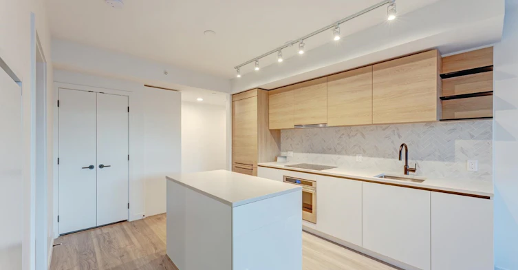 4xx-10448 University Drive, Surrey, BC, V3T 0S7