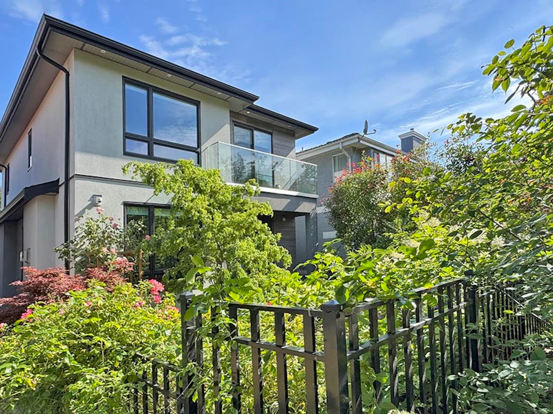 3191 E 21st Avenue, Vancouver BC V5M 2W8