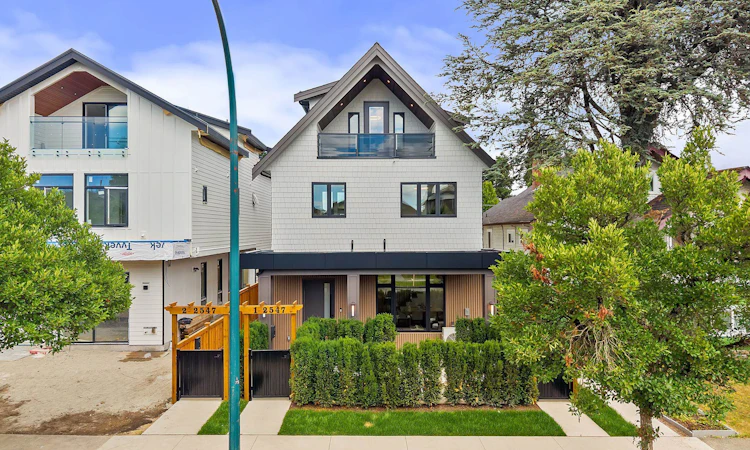 2--2547 E 2nd Avenue