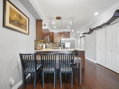 203-2664 Kingsway Avenue - 5