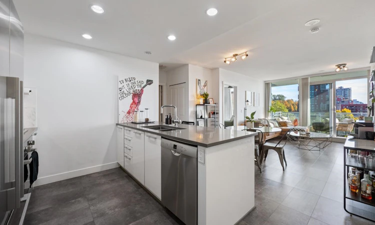 601-3281 E Kent Avenue North