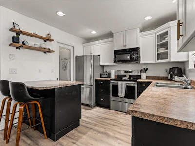 85-8881 Walters Street - 3