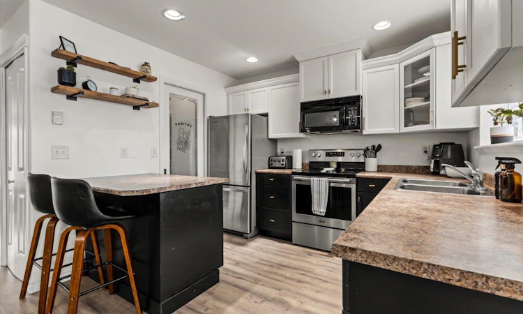 85-8881 Walters Street