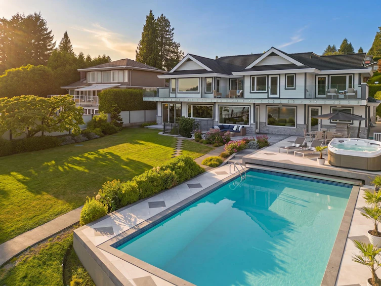 588 Lowry Lane, North Vancouver, BC, V7G 1R3 - 3