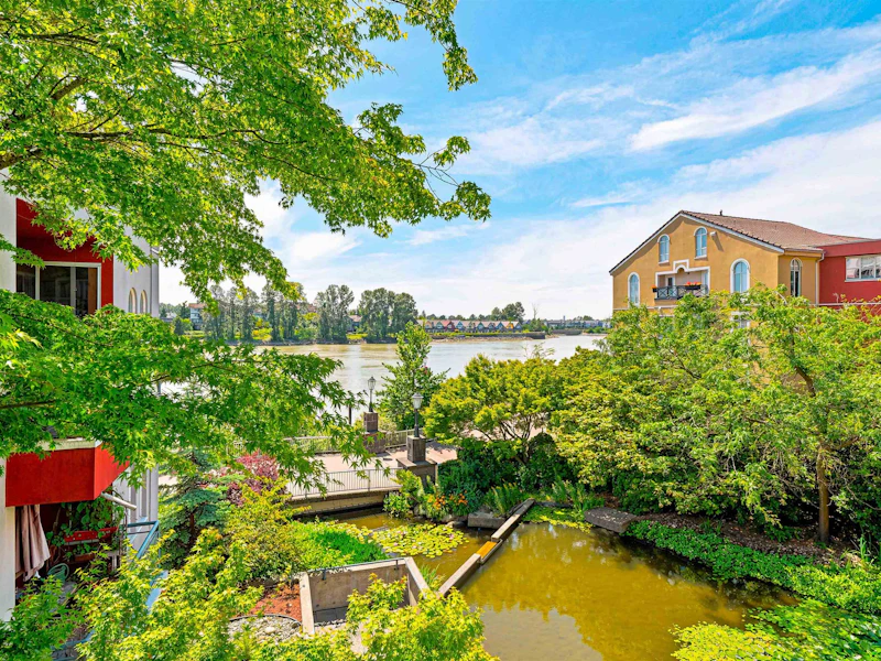 308 - 8 Laguna Court, New Westminster BC V3M 6M6