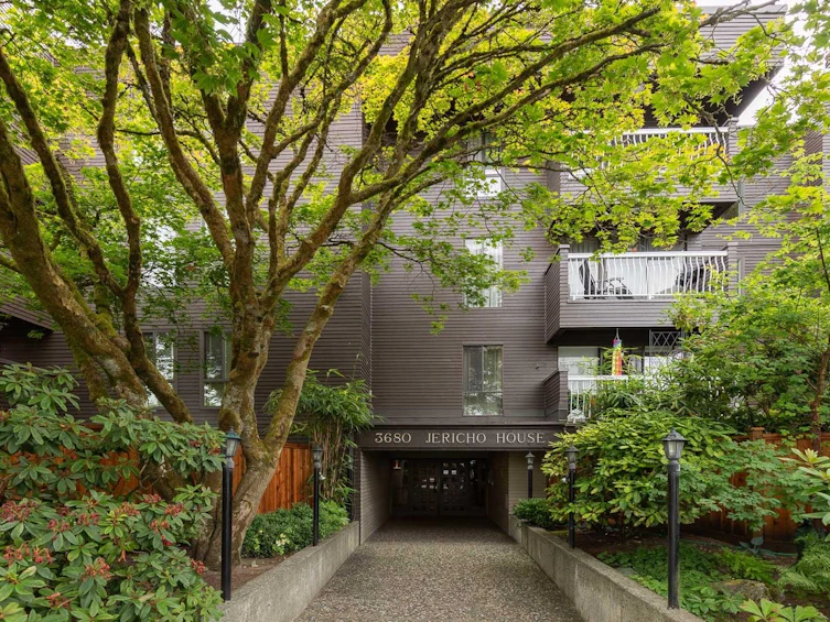 203-3680 W 7th Avenue, Vancouver, BC, V6R 1W4