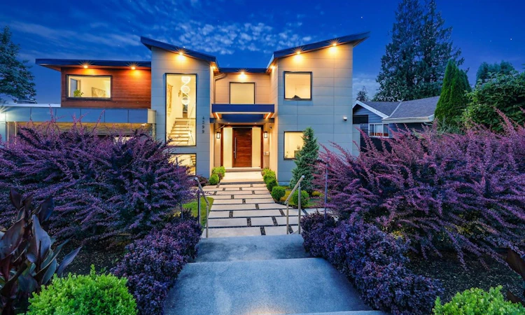 4399 Highland Boulevard
