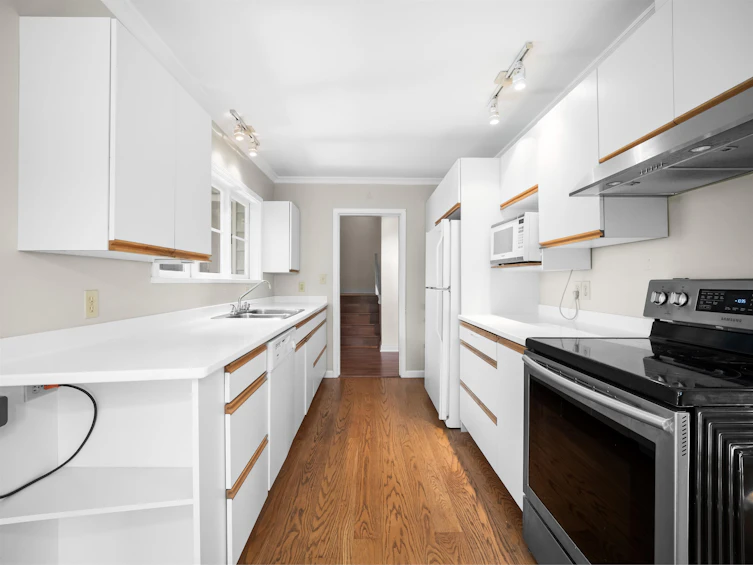 1116 W 20th Street, North Vancouver, BC, V7P 2B7 - 13