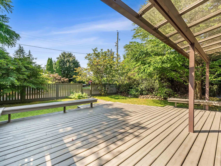 1116 W 20th Street, North Vancouver, BC, V7P 2B7 - 2