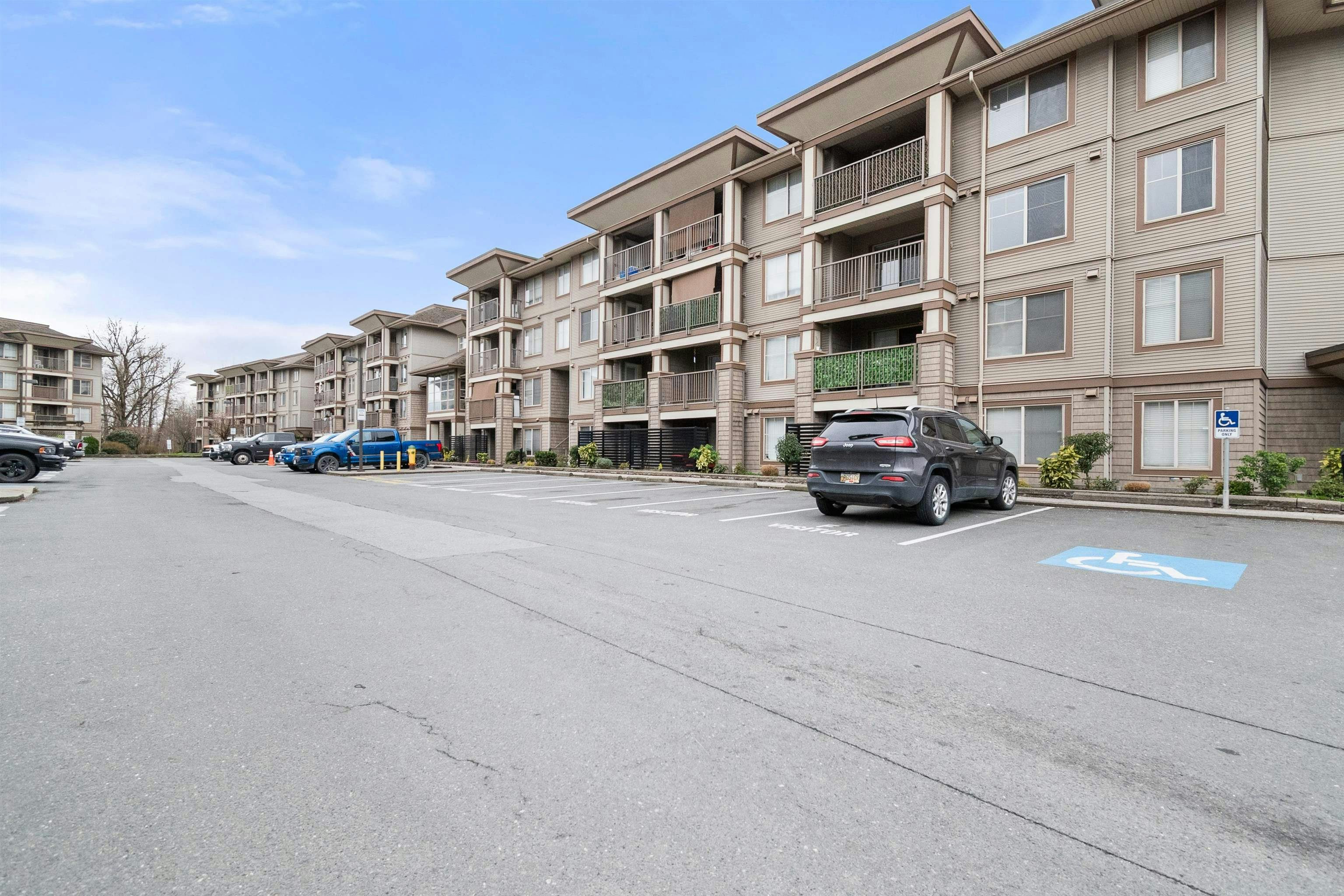 209-45567 Yale Road, Chilliwack, BC, V2P 0B2
