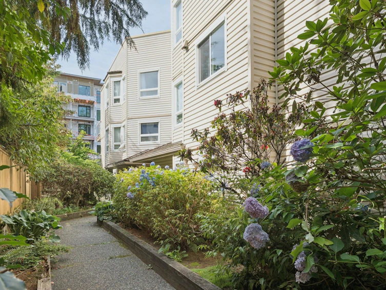 304-827 W 16th Street, North Vancouver, BC, V7P 1R2 - 16