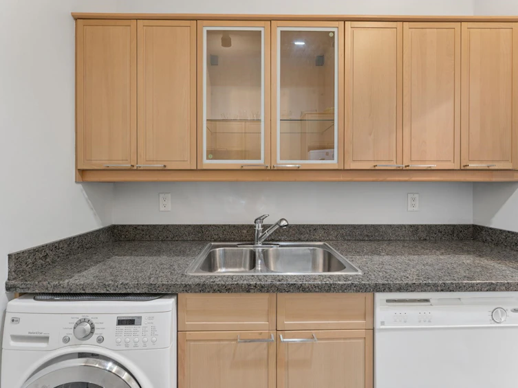 304-827 W 16th Street, North Vancouver, BC, V7P 1R2 - 6