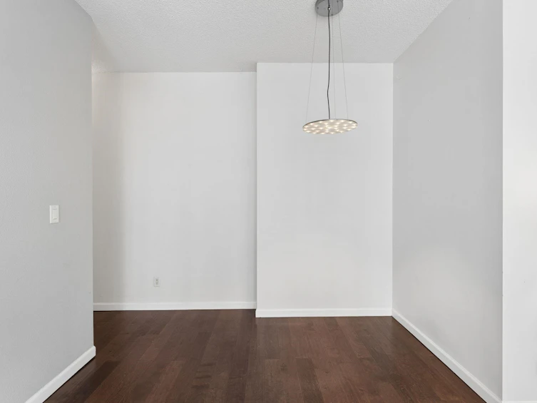 304-827 W 16th Street, North Vancouver, BC, V7P 1R2 - 4