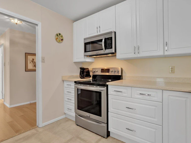 206-2140 Briar Avenue, Vancouver, BC, V6L 3E3 - 14