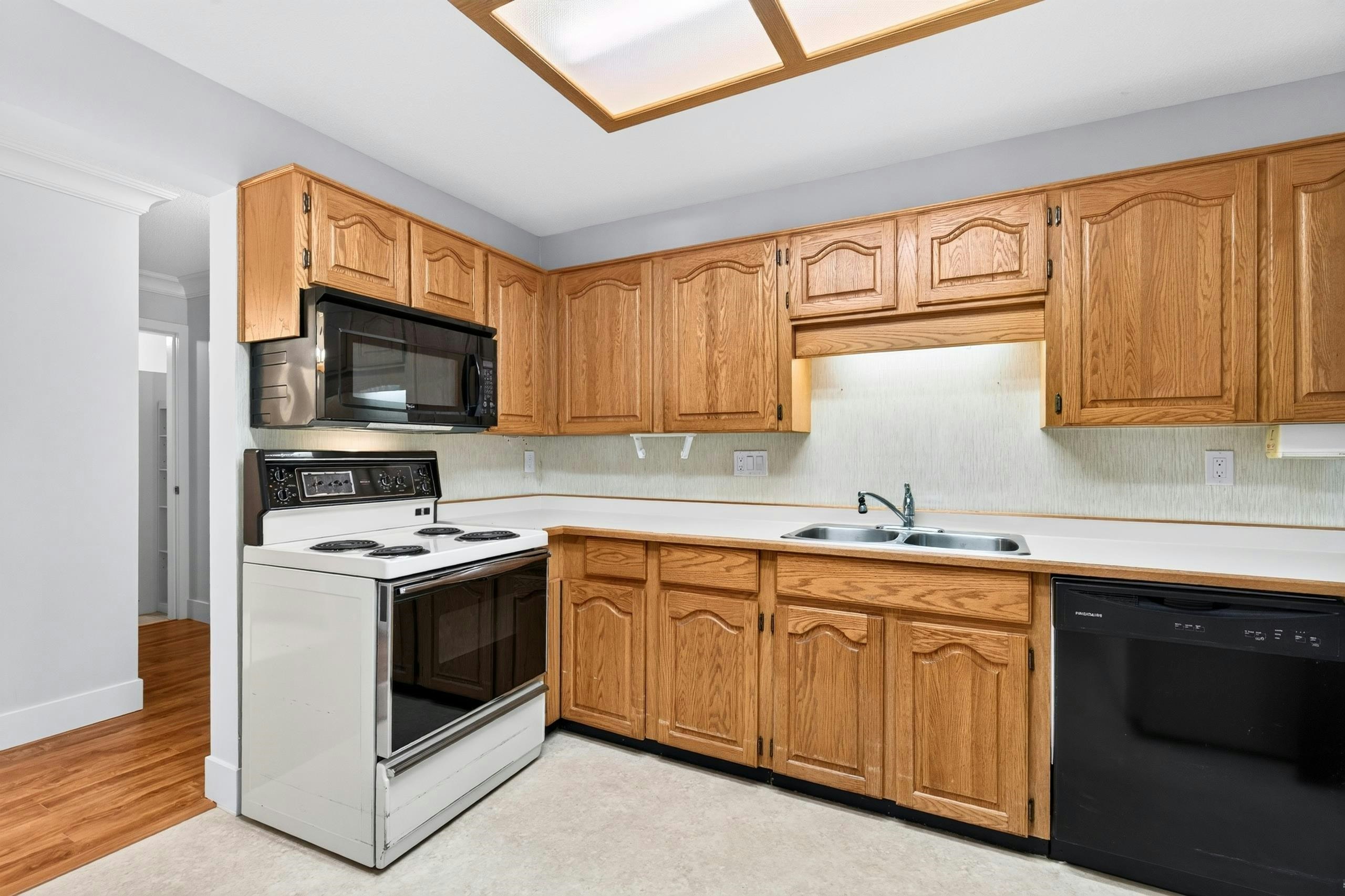 311-32833 Landeau Place, Abbotsford, BC, V2S 6S6 - 10