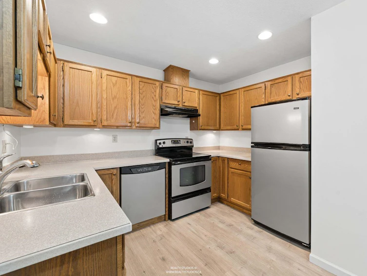 9-1328 Brunette Avenue, Coquitlam, BC, V3K 6K1 - 7