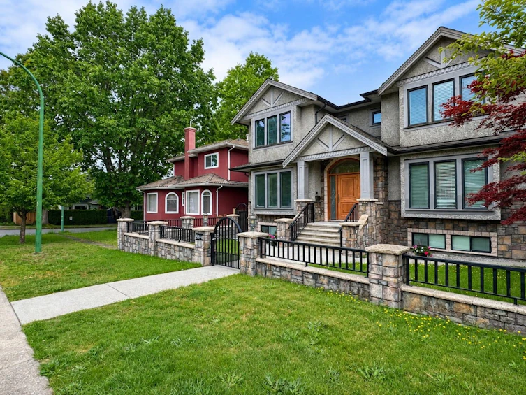 3894 Oxford Street, Burnaby, BC, V5C 1C3 - 2