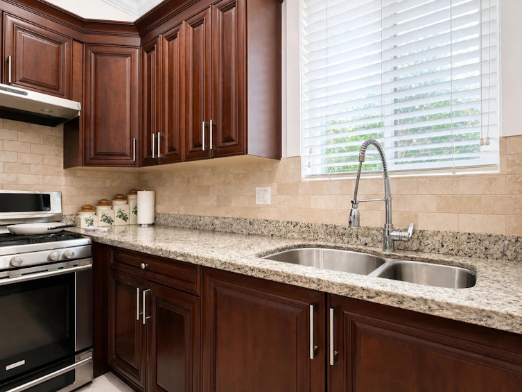 3894 Oxford Street, Burnaby, BC, V5C 1C3 - 13
