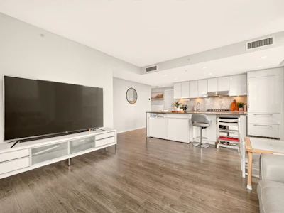 607-5883 Barker Avenue - 5