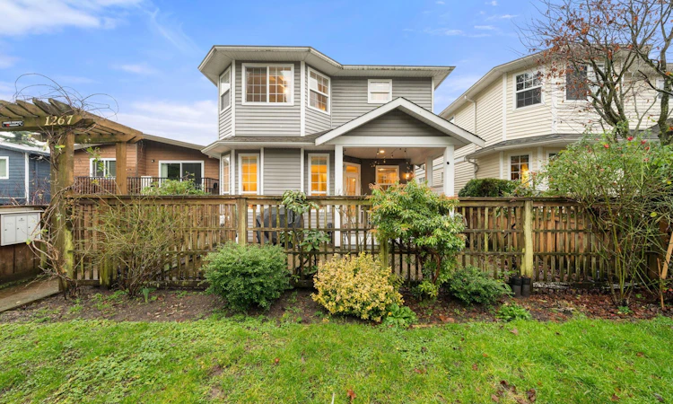 1263 W 16th Street