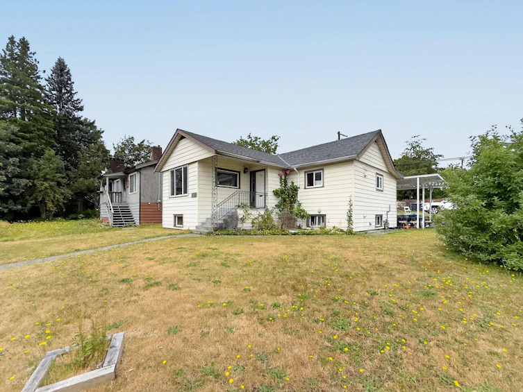 319 E Eighth Avenue, New Westminster, BC, V3L 4K5 - 2