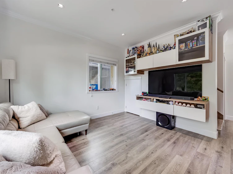 621 E 65th Avenue, Vancouver, BC, V5X 2P7 - 4