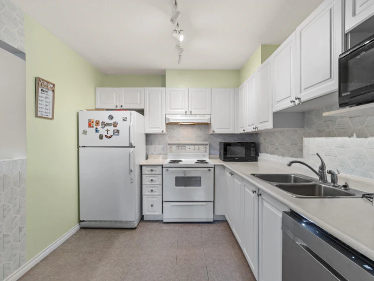 405-13955 Laurel Drive, Surrey, BC, V3T 1A8 - 10