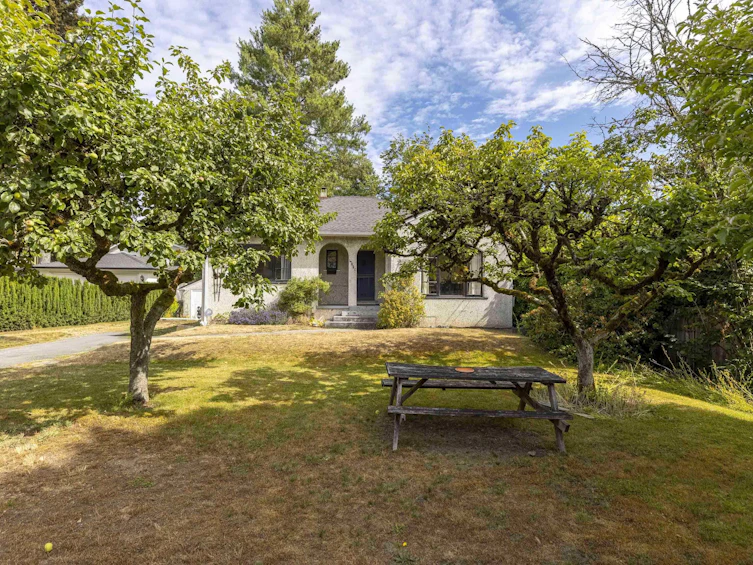 4691 W 5th Avenue, Vancouver, BC, V6R 1S9 - 5