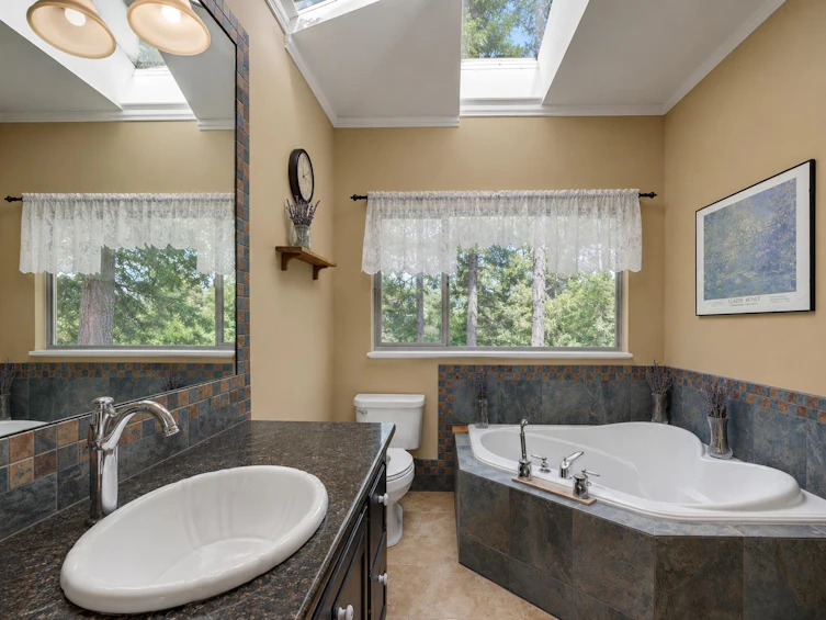 5475 Hydaway Place, Halfmoon Bay, BC, V7Z 1B4 - 16