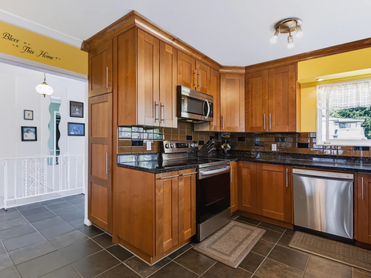 13830 Blackburn Avenue, Surrey, BC, V4B 2Y8 - 5