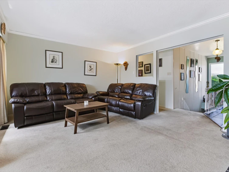 13830 Blackburn Avenue, Surrey, BC, V4B 2Y8 - 17