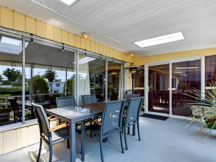 13830 Blackburn Avenue, Surrey, BC, V4B 2Y8 - 13