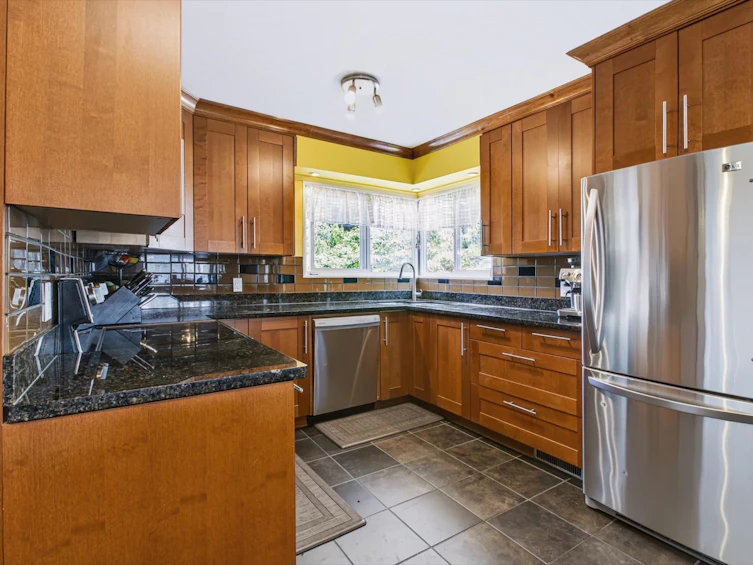 13830 Blackburn Avenue, Surrey, BC, V4B 2Y8 - 6