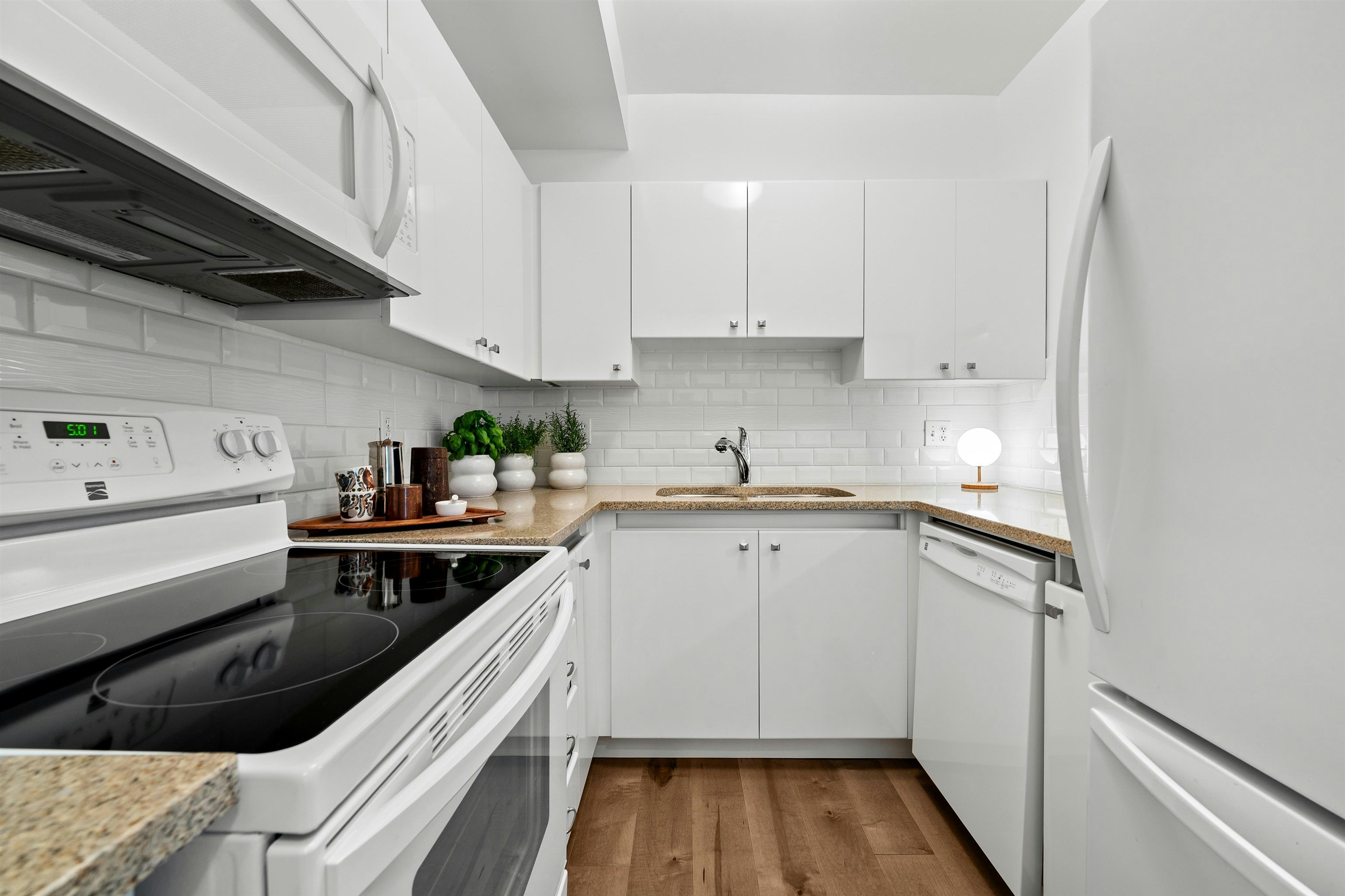 304-1928 Nelson Street, Vancouver, BC, V6G 1N2 - 9