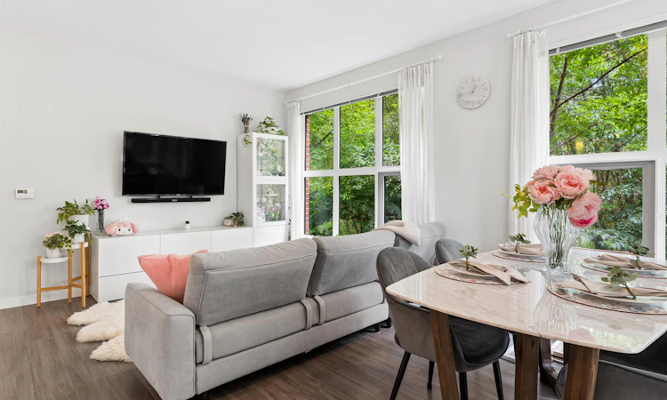 133-9551 Alexandra Road