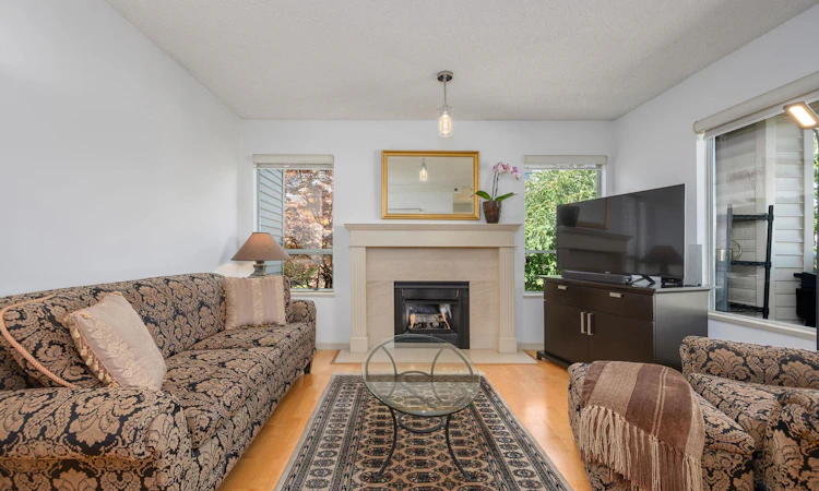 212-910 W 8th Avenue
