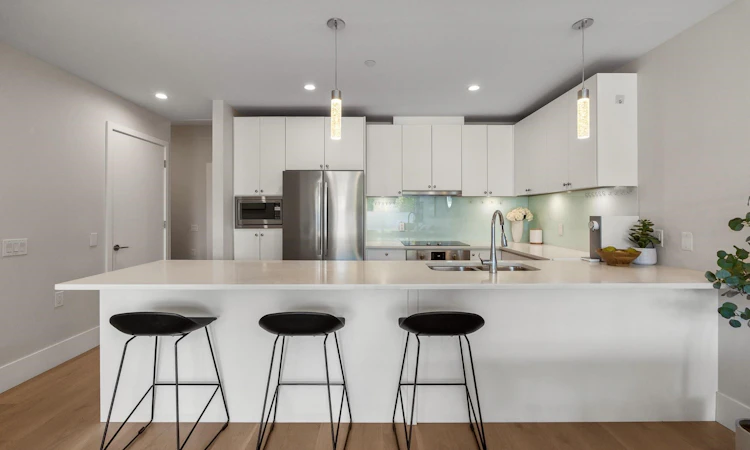 206-1591 Bowser Avenue