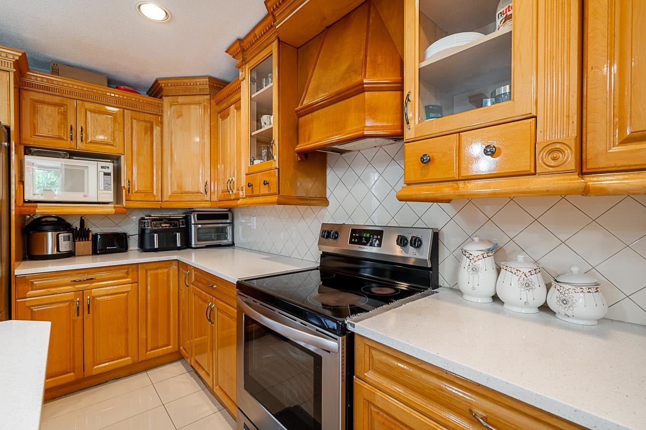 12608 67a Avenue, Surrey, BC, V3W 1G3 - 12