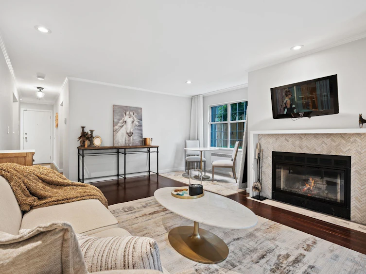 104-925 W 15th Avenue, Vancouver, BC, V5Z 1S1